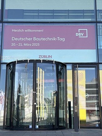Hier steht eine kurze Beschreibung des Bildes.