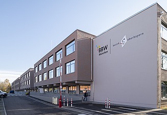 Zu sehen ist die Hausfassade des Bauen im Bestand-Projektes BBW Johanneskirchen in München