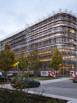 Zu sehen ist die Hausfassade des Z2 im Umbau