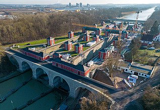 Zu sehen sind Bauarbeiten des Bauen im Bestand-Projektes Schleuse Anderten in Hannoover