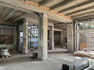 Zu sehen sind Bauarbeiten des Bauen im Bestand-Projektes Haus der Statistik in Berlin