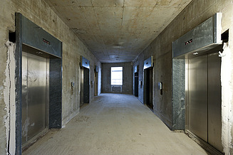 Zu sehen ist Flur im Umbau des Bauen im Bestand Projektes Poseidonhaus in Frankfurt am Main