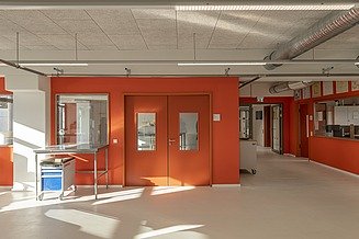 Zu sehen sind technische Schulungsräume des Bauen im Bestand-Projektes BBW Johanneskirchen in München