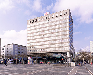 Zu sehen ist die Hausfassade des Bauen im Bestand-Projektes Bienenkorbhaus in Frankfurt