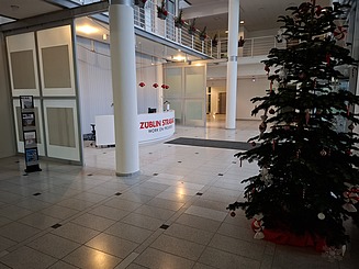 Zu sehen ist der fertige Eingangsbereich des Bauen im Bestand-Projektes Atlanta Business Center in Stuttgart-Möhringen