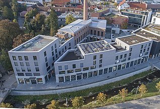 Zu sehen ist die Hausfassade des Bauen im Bestand-Projektes Enzian Seifenfabrik in Metzingen