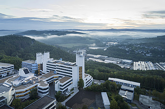 Zu sehen ist das Bauen im Bestand-Projektes Universität Siegen aus der Vogelperspektive