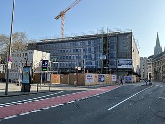 Ansicht auf das IHK Gebäude von der Straße
