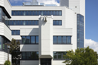 Zu sehen ist die Hausfassade das Bauen im Bestand-Projektes Universität Siegen