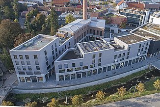 Zu sehen ist die Hausfassade des Bauen im Bestand-Projektes Enzian Seifenfabrik in Metzingen