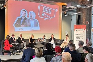 Vortrag und Präsentation BESTAND BEYOND vor Teilnehmern 