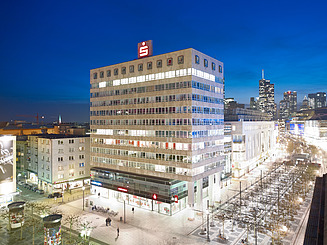 Zu sehen ist die Hausfassade des Bauen im Bestand-Projektes Bienenkorbhaus in Frankfurt