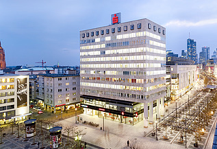 Zu sehen ist die Hausfassade des Bauen im Bestand-Projektes Bienenkorbhaus in Frankfurt