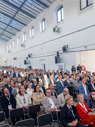 Teilnehmersaal mit Menschen