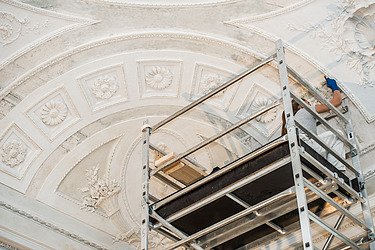 Deckenarbeiten an einem historischen Gebäude