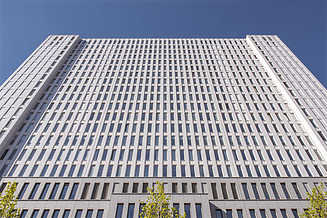 Zu sehen ist die Hausfassade des Bauen im Bestand-Projektes Charité Universitätsmedizin in Berlin