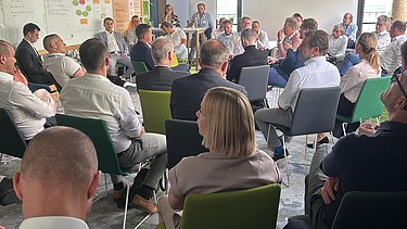 Vortragsrunde Bild aus Sicht des Publikums