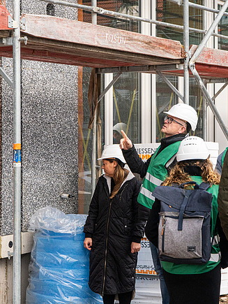 Dateilaufnahme Baustellenbesichtigung am Eingang