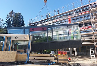 Zu sehen sind Bauarbeiten des Bauen im Bestand-Projektes Berufsschulzentrum Wertheim