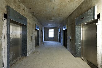Zu sehen ist Flur im Umbau des Bauen im Bestand Projektes Poseidonhaus in Frankfurt am Main