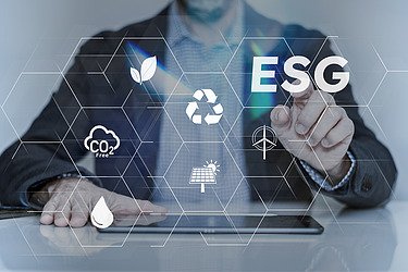 Digitale Grafik wird projiziert mit Co2 und ESG