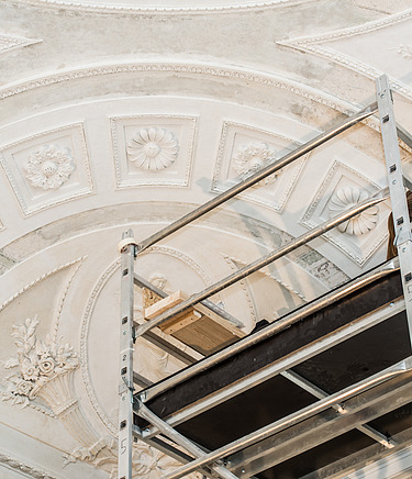 Deckenarbeiten an einem historischen Gebäude